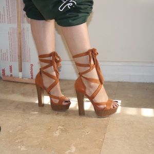 Lola Shoetique Chestnut Heel